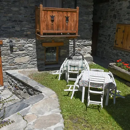 Gran Paradiso Notre Dame Carre Apartment
